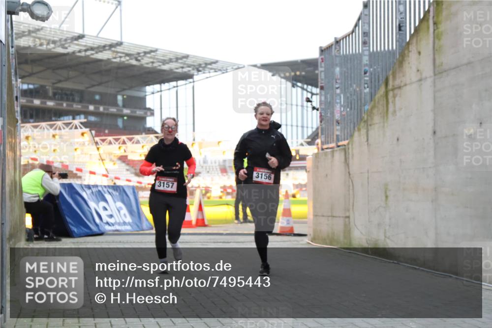 08.12.2024 - St. Pauli X-Mass-Run No. 14 H.Heesch http://msf.ph/oto/7495443 08.12.2024 09:59:51 Ziel 431, 2746, 2762, 190, 2762, 3156, 3157 meine-sportfotos.de