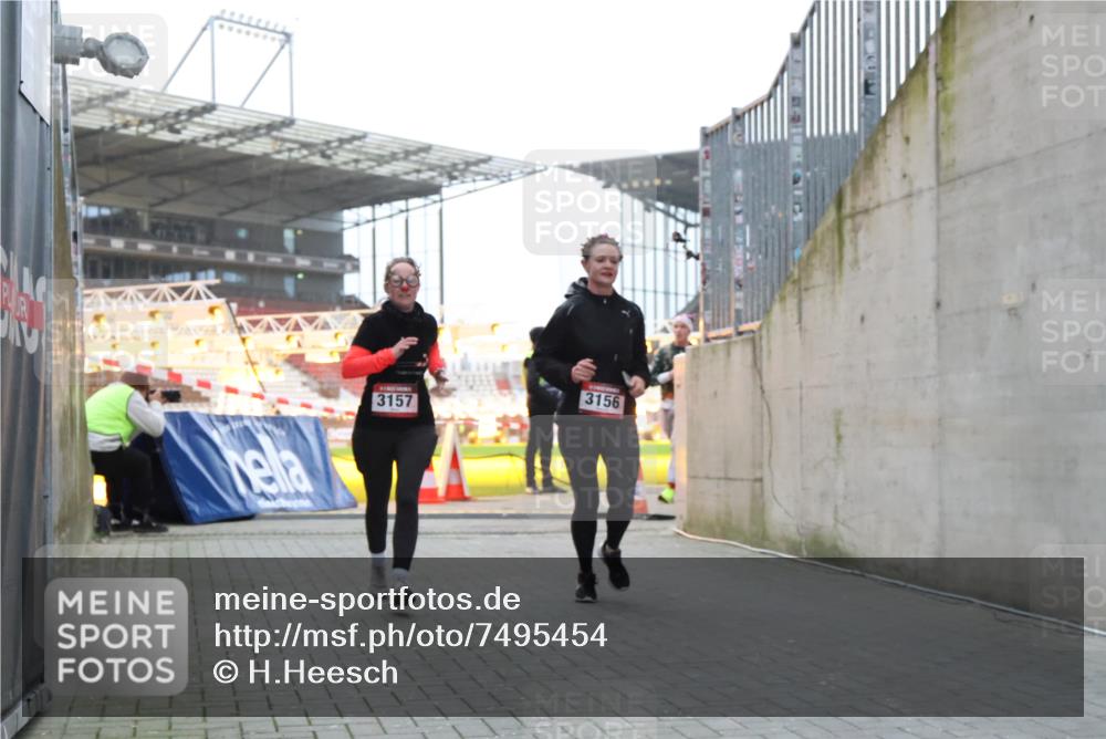08.12.2024 - St. Pauli X-Mass-Run No. 14 H.Heesch http://msf.ph/oto/7495454 08.12.2024 09:59:51 Ziel 431, 2746, 2762, 190, 2762, 3156, 3157 meine-sportfotos.de