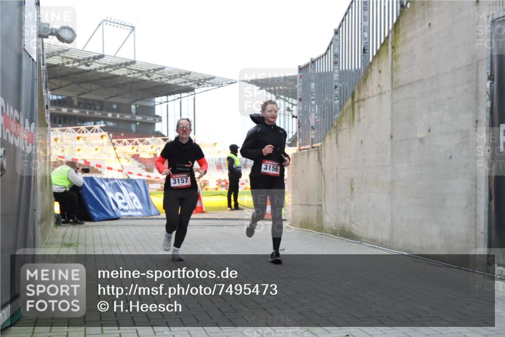 08.12.2024 - St. Pauli X-Mass-Run No. 14 H.Heesch http://msf.ph/oto/7495473 08.12.2024 09:59:51 Ziel 431, 2746, 2762, 190, 2762, 3156, 3157 meine-sportfotos.de