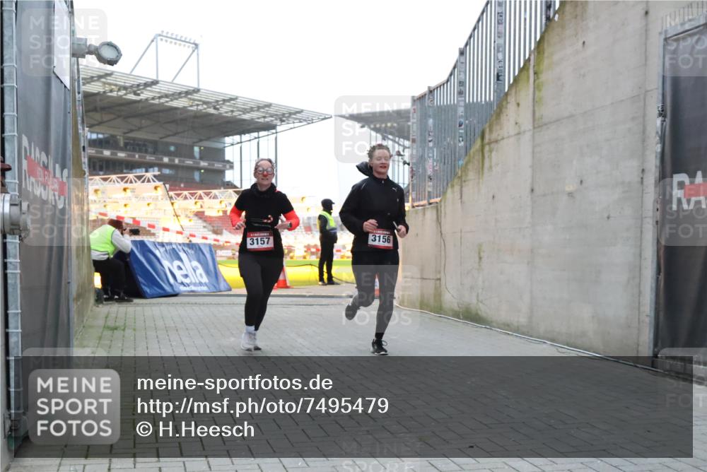 08.12.2024 - St. Pauli X-Mass-Run No. 14 H.Heesch http://msf.ph/oto/7495479 08.12.2024 09:59:51 Ziel 431, 2746, 2762, 190, 2762, 3156, 3157 meine-sportfotos.de