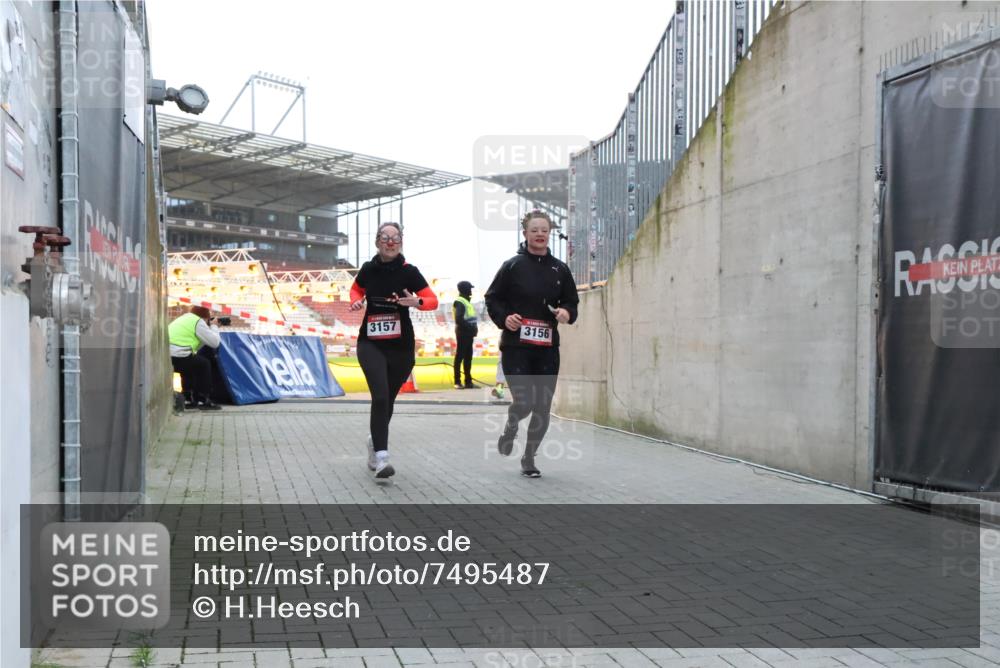 08.12.2024 - St. Pauli X-Mass-Run No. 14 H.Heesch http://msf.ph/oto/7495487 08.12.2024 09:59:51 Ziel 431, 2746, 2762, 190, 2762, 3156, 3157 meine-sportfotos.de
