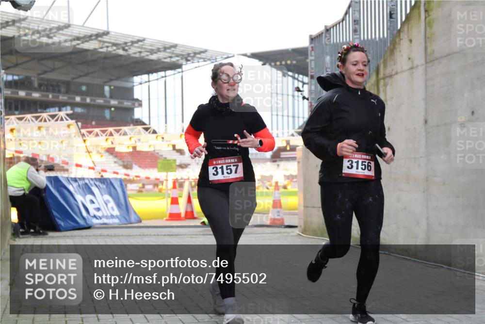 08.12.2024 - St. Pauli X-Mass-Run No. 14 H.Heesch http://msf.ph/oto/7495502 08.12.2024 09:59:52 Ziel 431, 2746, 2762, 3156, 3157, 190, 2762, 3156, 3157 meine-sportfotos.de