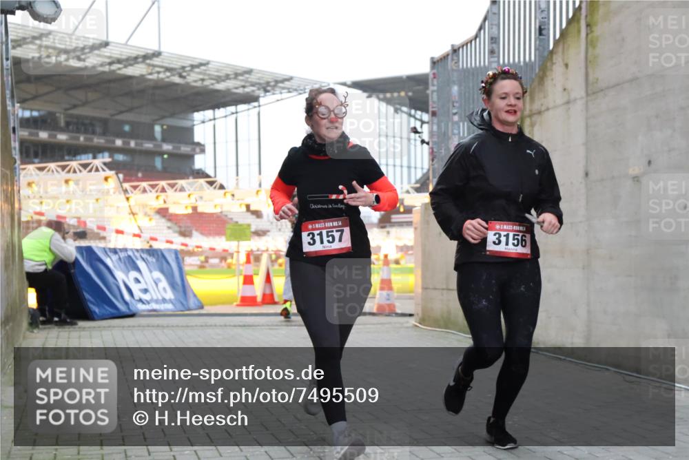 08.12.2024 - St. Pauli X-Mass-Run No. 14 H.Heesch http://msf.ph/oto/7495509 08.12.2024 09:59:52 Ziel 431, 2746, 2762, 3156, 3157, 190, 2762, 3156, 3157 meine-sportfotos.de