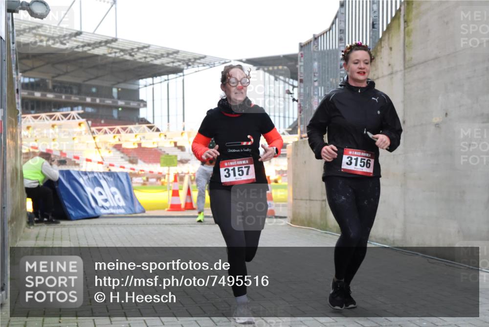08.12.2024 - St. Pauli X-Mass-Run No. 14 H.Heesch http://msf.ph/oto/7495516 08.12.2024 09:59:52 Ziel 431, 2746, 2762, 3156, 3157, 190, 2762, 3156, 3157 meine-sportfotos.de
