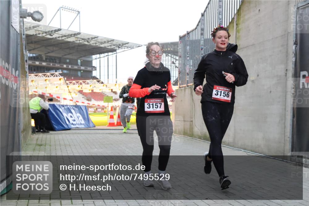 08.12.2024 - St. Pauli X-Mass-Run No. 14 H.Heesch http://msf.ph/oto/7495529 08.12.2024 09:59:52 Ziel 431, 2746, 2762, 3156, 3157, 190, 2762, 3156, 3157 meine-sportfotos.de