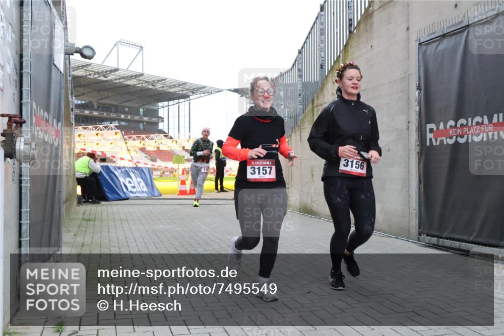 08.12.2024 - St. Pauli X-Mass-Run No. 14 H.Heesch http://msf.ph/oto/7495549 08.12.2024 09:59:53 Ziel 431, 2746, 2762, 3156, 3157, 190, 3156, 3157 meine-sportfotos.de