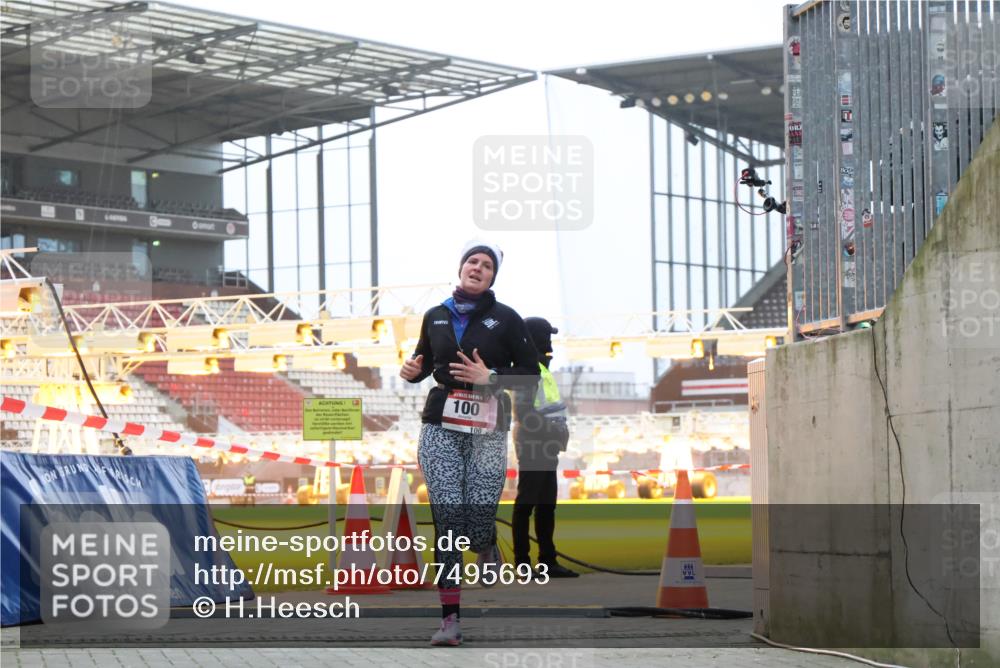 08.12.2024 - St. Pauli X-Mass-Run No. 14 H.Heesch http://msf.ph/oto/7495693 08.12.2024 10:00:00 Ziel 190, 2762, 3156, 3157, 100, 2932 meine-sportfotos.de