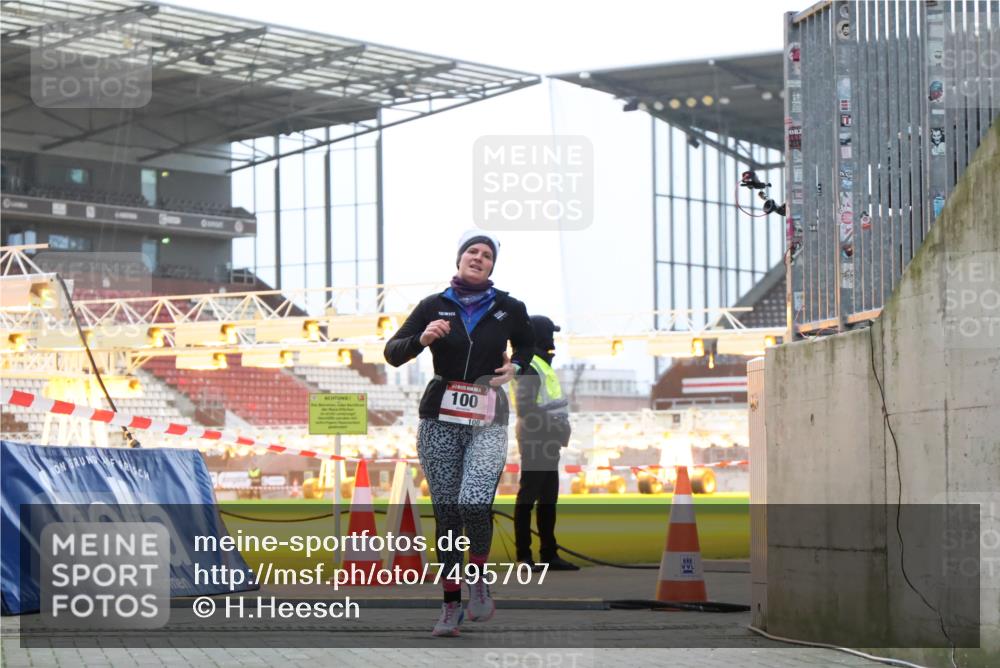 08.12.2024 - St. Pauli X-Mass-Run No. 14 H.Heesch http://msf.ph/oto/7495707 08.12.2024 10:00:00 Ziel 190, 2762, 3156, 3157, 100, 2932 meine-sportfotos.de