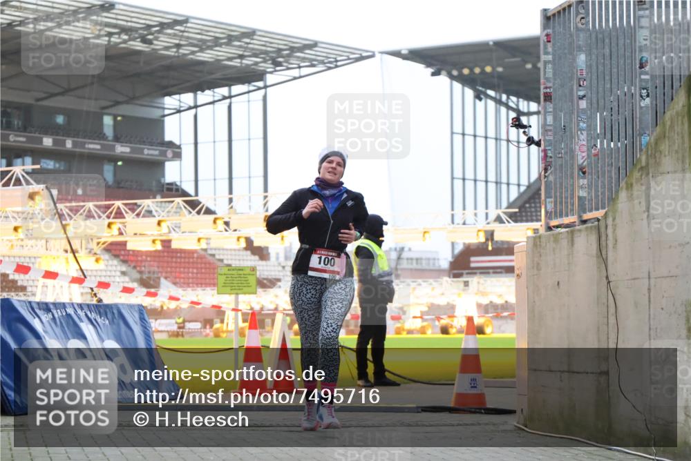 08.12.2024 - St. Pauli X-Mass-Run No. 14 H.Heesch http://msf.ph/oto/7495716 08.12.2024 10:00:00 Ziel 190, 2762, 3156, 3157, 100, 2932 meine-sportfotos.de