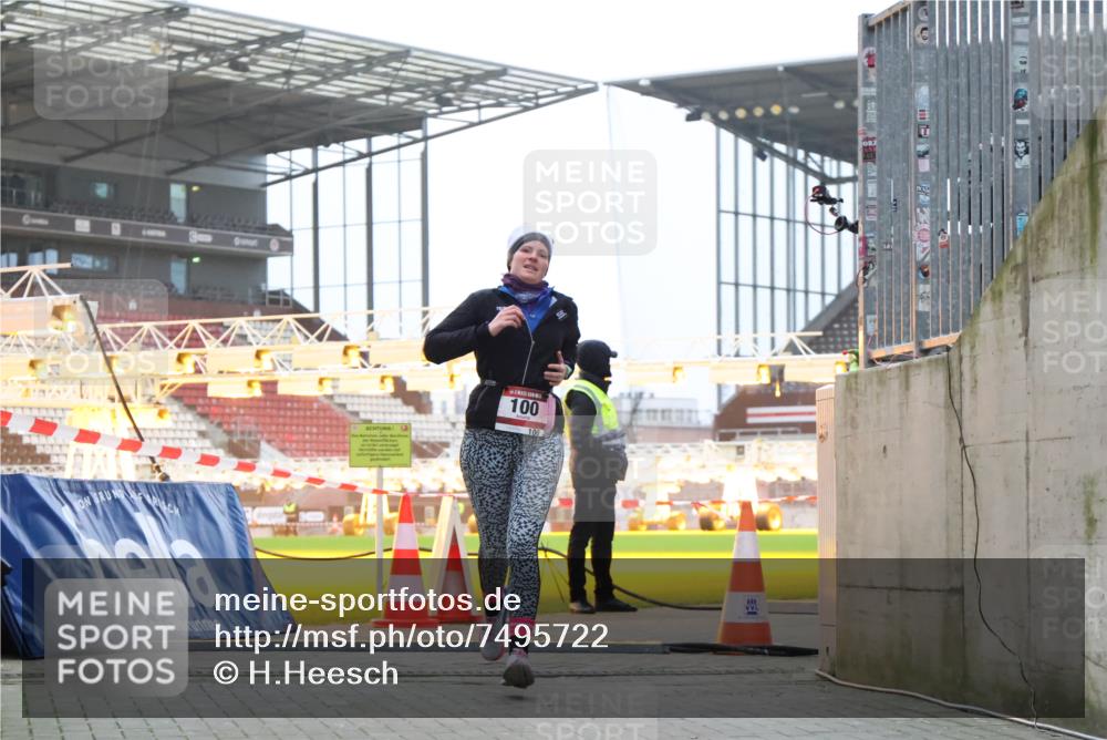 08.12.2024 - St. Pauli X-Mass-Run No. 14 H.Heesch http://msf.ph/oto/7495722 08.12.2024 10:00:00 Ziel 190, 2762, 3156, 3157, 100, 2932 meine-sportfotos.de