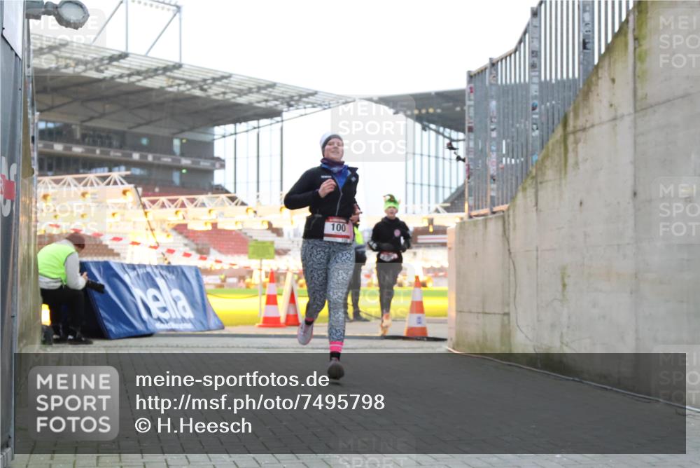 08.12.2024 - St. Pauli X-Mass-Run No. 14 H.Heesch http://msf.ph/oto/7495798 08.12.2024 10:00:01 Ziel 190, 2762, 3156, 3157, 100, 2932 meine-sportfotos.de