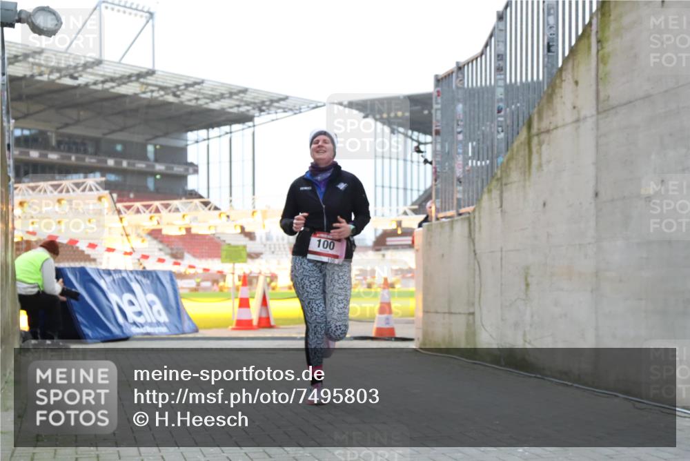 08.12.2024 - St. Pauli X-Mass-Run No. 14 H.Heesch http://msf.ph/oto/7495803 08.12.2024 10:00:02 Ziel 100, 190, 2762, 3156, 3157, 100, 2932 meine-sportfotos.de