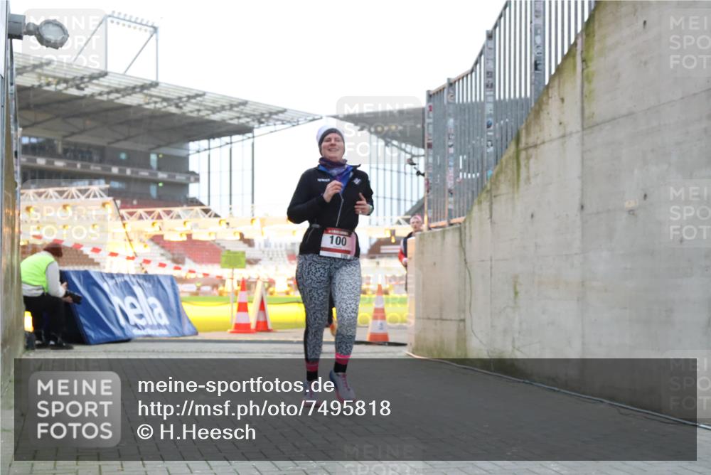 08.12.2024 - St. Pauli X-Mass-Run No. 14 H.Heesch http://msf.ph/oto/7495818 08.12.2024 10:00:02 Ziel 100, 190, 2762, 3156, 3157, 100, 2932 meine-sportfotos.de
