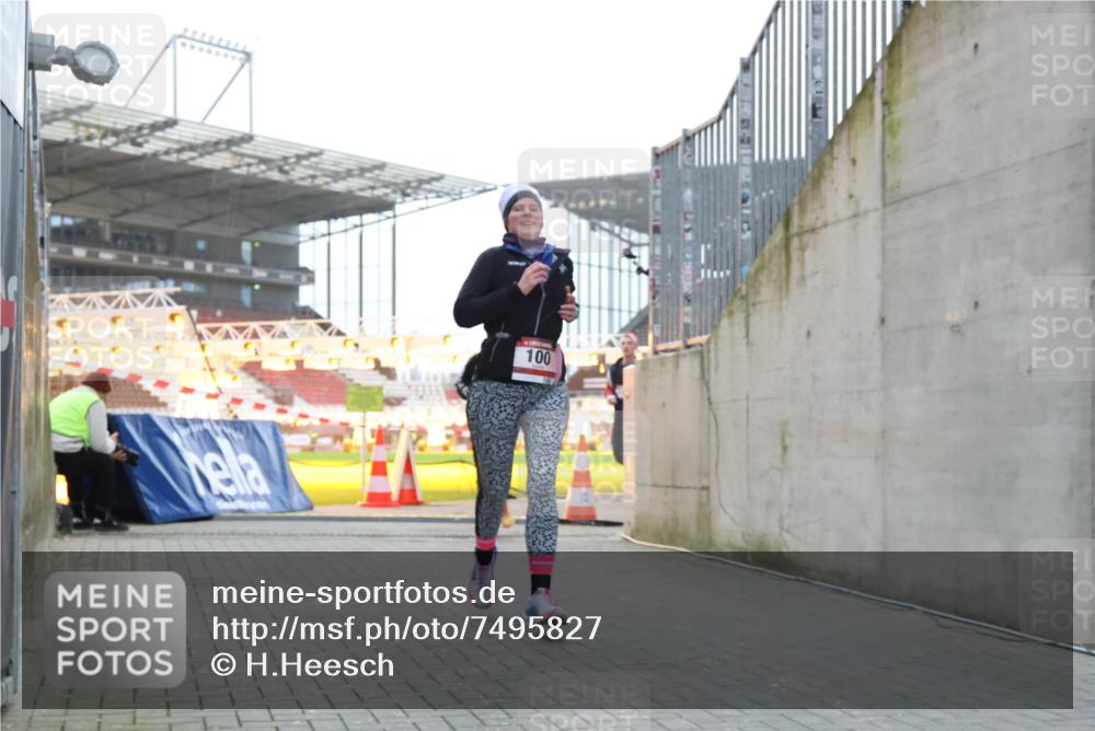 08.12.2024 - St. Pauli X-Mass-Run No. 14 H.Heesch http://msf.ph/oto/7495827 08.12.2024 10:00:02 Ziel 100, 190, 2762, 3156, 3157, 100, 2932 meine-sportfotos.de