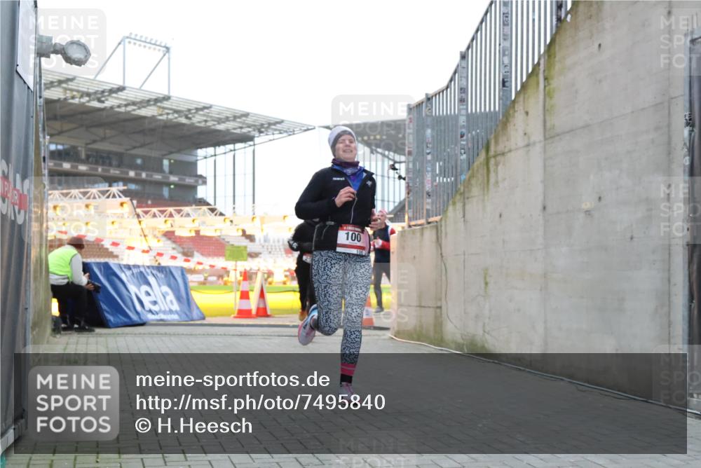 08.12.2024 - St. Pauli X-Mass-Run No. 14 H.Heesch http://msf.ph/oto/7495840 08.12.2024 10:00:02 Ziel 100, 190, 2762, 3156, 3157, 100, 2932 meine-sportfotos.de