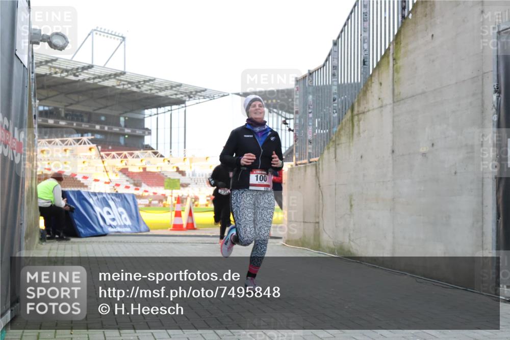 08.12.2024 - St. Pauli X-Mass-Run No. 14 H.Heesch http://msf.ph/oto/7495848 08.12.2024 10:00:02 Ziel 100, 190, 2762, 3156, 3157, 100, 2932 meine-sportfotos.de