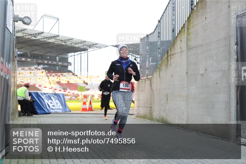 08.12.2024 - St. Pauli X-Mass-Run No. 14 H.Heesch http://msf.ph/oto/7495856 08.12.2024 10:00:02 Ziel 100, 190, 2762, 3156, 3157, 100, 2932 meine-sportfotos.de