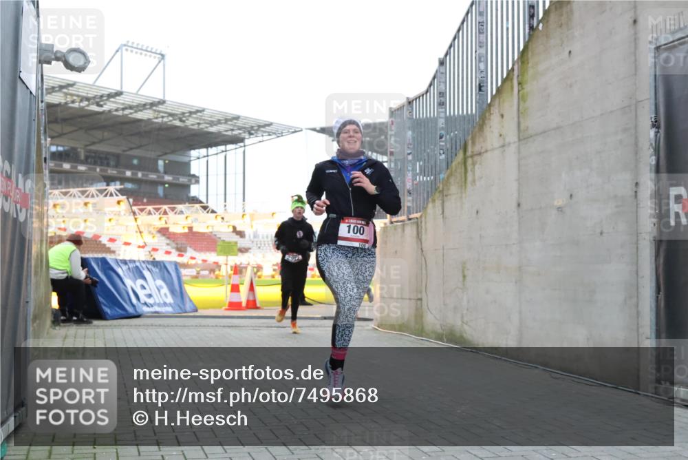 08.12.2024 - St. Pauli X-Mass-Run No. 14 H.Heesch http://msf.ph/oto/7495868 08.12.2024 10:00:02 Ziel 100, 190, 2762, 3156, 3157, 100, 2932 meine-sportfotos.de