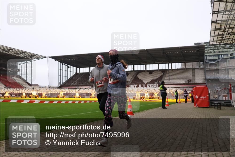 08.12.2024 - St. Pauli X-Mass-Run No. 14 Yannick Fuchs http://msf.ph/oto/7495996 08.12.2024 10:56:48 Ziel 407, 1241, 1364, 1726, 1727, 1791 meine-sportfotos.de