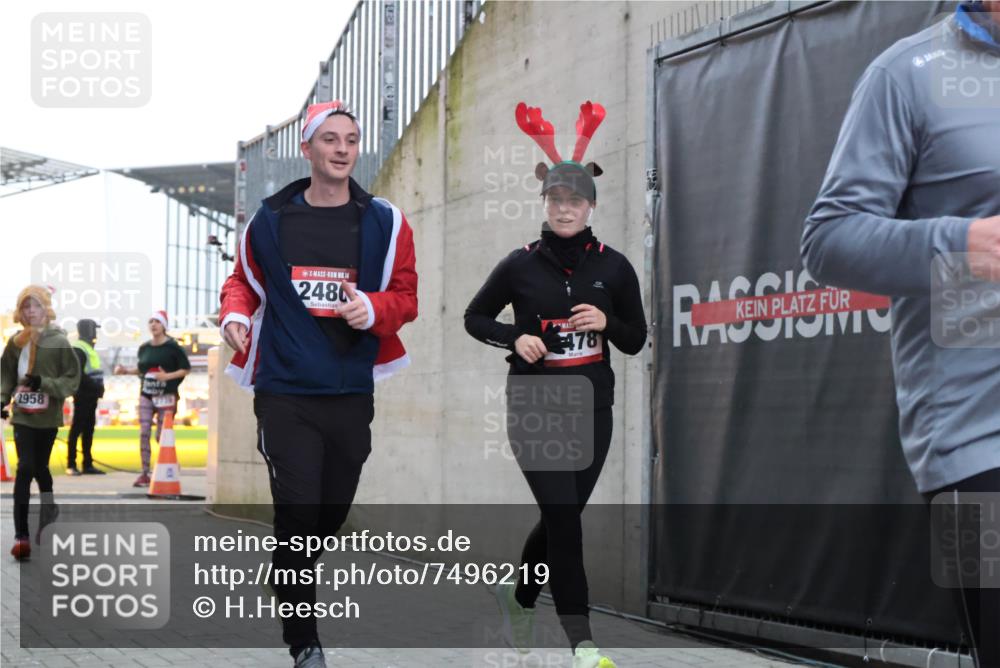 08.12.2024 - St. Pauli X-Mass-Run No. 14 H.Heesch http://msf.ph/oto/7496219 08.12.2024 10:00:13 Ziel 100, 2478, 2480, 2932, 3294, 123, 2478, 2480, 2739, 2958, 3294 meine-sportfotos.de