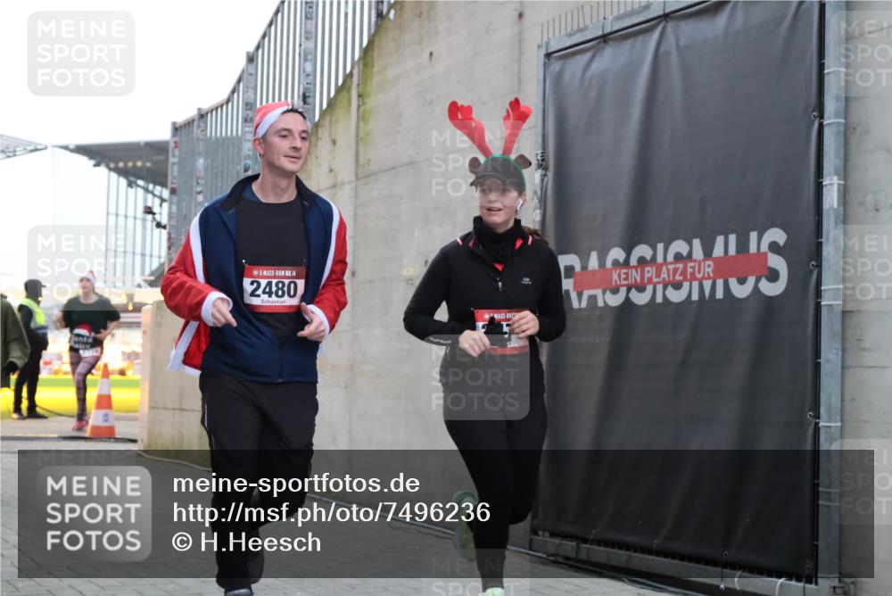 08.12.2024 - St. Pauli X-Mass-Run No. 14 H.Heesch http://msf.ph/oto/7496236 08.12.2024 10:00:13 Ziel 100, 2478, 2480, 2932, 3294, 123, 2478, 2480, 2739, 2958, 3294 meine-sportfotos.de