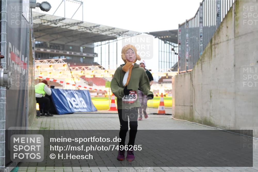 08.12.2024 - St. Pauli X-Mass-Run No. 14 H.Heesch http://msf.ph/oto/7496265 08.12.2024 10:00:15 Ziel 100, 2478, 2480, 2932, 2958, 3294, 123, 2478, 2480, 2739, 2958 meine-sportfotos.de