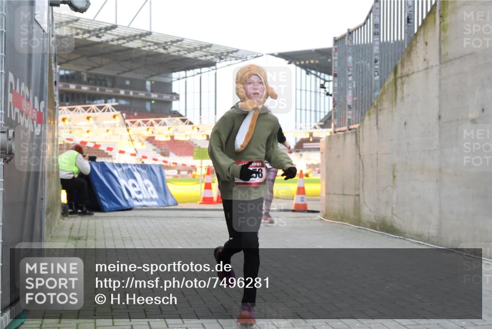 08.12.2024 - St. Pauli X-Mass-Run No. 14 H.Heesch http://msf.ph/oto/7496281 08.12.2024 10:00:15 Ziel 100, 2478, 2480, 2932, 2958, 3294, 123, 2478, 2480, 2739, 2958 meine-sportfotos.de
