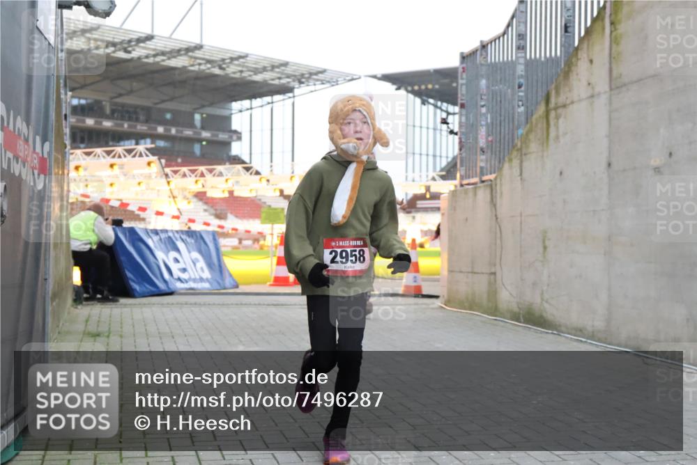 08.12.2024 - St. Pauli X-Mass-Run No. 14 H.Heesch http://msf.ph/oto/7496287 08.12.2024 10:00:15 Ziel 100, 2478, 2480, 2932, 2958, 3294, 123, 2478, 2480, 2739, 2958 meine-sportfotos.de