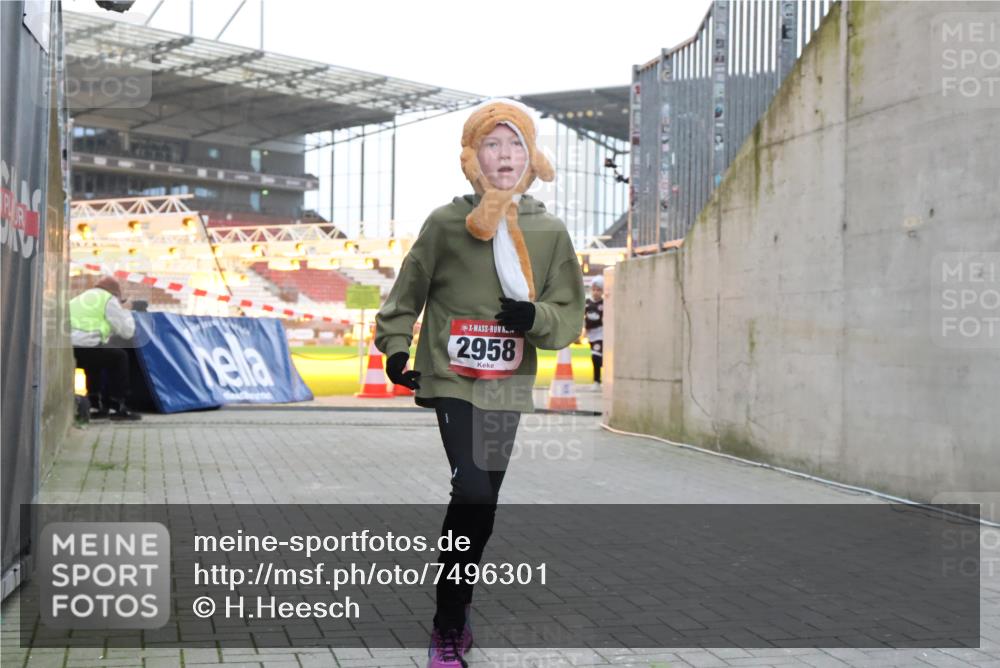 08.12.2024 - St. Pauli X-Mass-Run No. 14 H.Heesch http://msf.ph/oto/7496301 08.12.2024 10:00:15 Ziel 100, 2478, 2480, 2932, 2958, 3294, 123, 2478, 2480, 2739, 2958 meine-sportfotos.de