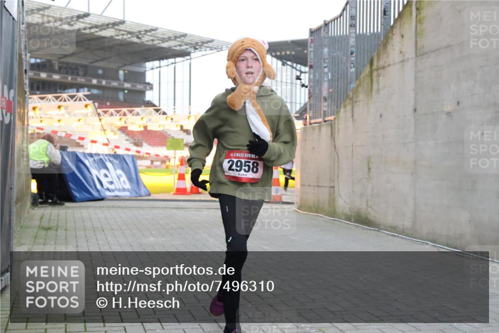 08.12.2024 - St. Pauli X-Mass-Run No. 14 H.Heesch http://msf.ph/oto/7496310 08.12.2024 10:00:15 Ziel 100, 2478, 2480, 2932, 2958, 3294, 123, 2478, 2480, 2739, 2958 meine-sportfotos.de