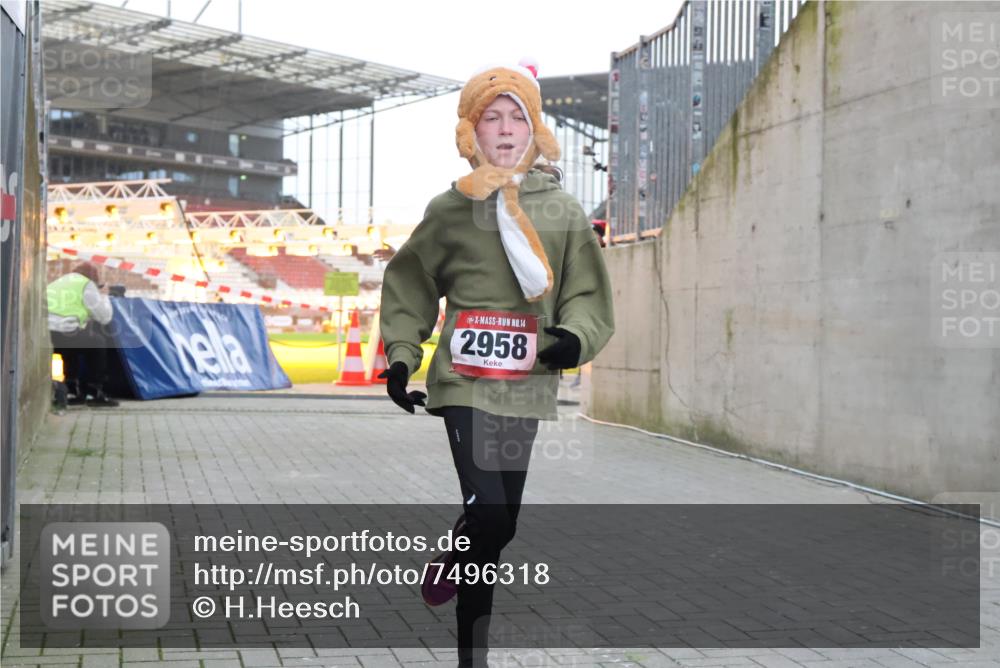 08.12.2024 - St. Pauli X-Mass-Run No. 14 H.Heesch http://msf.ph/oto/7496318 08.12.2024 10:00:15 Ziel 100, 2478, 2480, 2932, 2958, 3294, 123, 2478, 2480, 2739, 2958 meine-sportfotos.de