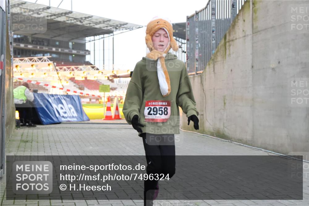 08.12.2024 - St. Pauli X-Mass-Run No. 14 H.Heesch http://msf.ph/oto/7496324 08.12.2024 10:00:15 Ziel 100, 2478, 2480, 2932, 2958, 3294, 123, 2478, 2480, 2739, 2958 meine-sportfotos.de