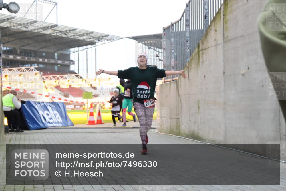 08.12.2024 - St. Pauli X-Mass-Run No. 14 H.Heesch http://msf.ph/oto/7496330 08.12.2024 10:00:16 Ziel 100, 2478, 2480, 2932, 2958, 3294, 123, 2739, 2958 meine-sportfotos.de