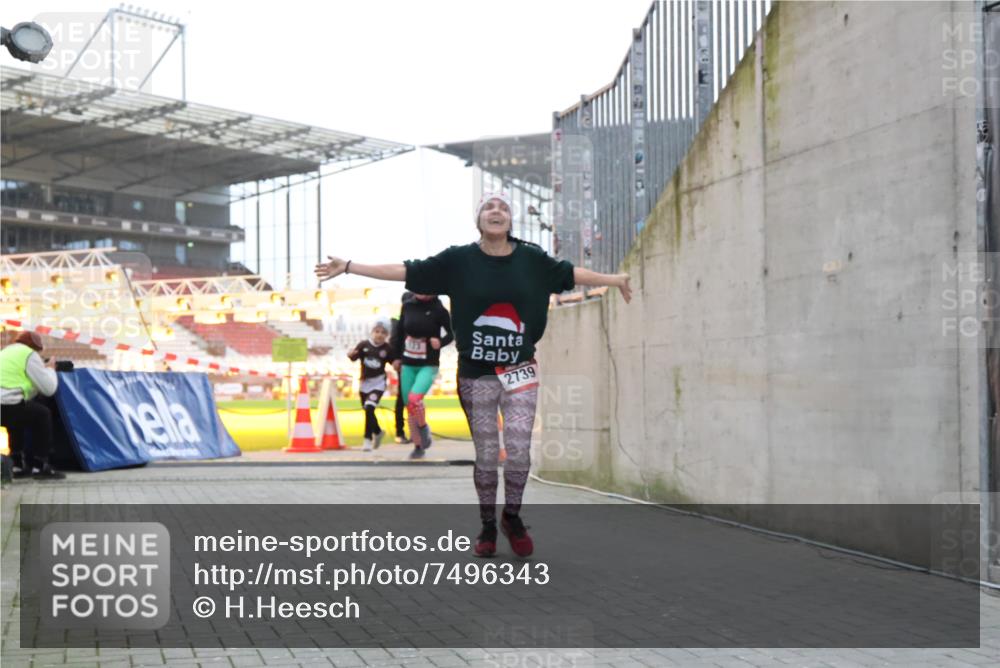 08.12.2024 - St. Pauli X-Mass-Run No. 14 H.Heesch http://msf.ph/oto/7496343 08.12.2024 10:00:16 Ziel 100, 2478, 2480, 2932, 2958, 3294, 123, 2739, 2958 meine-sportfotos.de