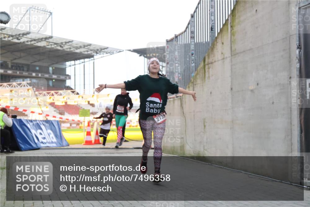 08.12.2024 - St. Pauli X-Mass-Run No. 14 H.Heesch http://msf.ph/oto/7496358 08.12.2024 10:00:16 Ziel 100, 2478, 2480, 2932, 2958, 3294, 123, 2739, 2958 meine-sportfotos.de