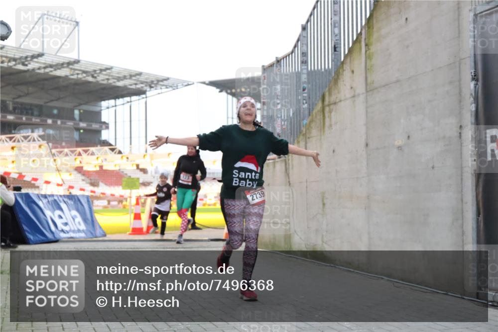 08.12.2024 - St. Pauli X-Mass-Run No. 14 H.Heesch http://msf.ph/oto/7496368 08.12.2024 10:00:16 Ziel 100, 2478, 2480, 2932, 2958, 3294, 123, 2739, 2958 meine-sportfotos.de