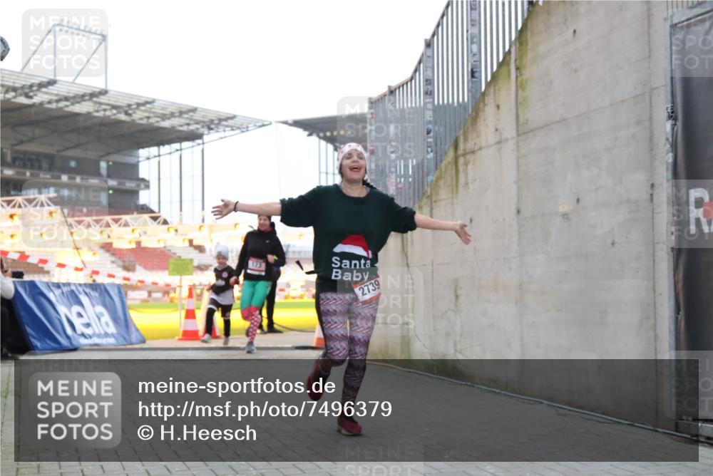 08.12.2024 - St. Pauli X-Mass-Run No. 14 H.Heesch http://msf.ph/oto/7496379 08.12.2024 10:00:16 Ziel 100, 2478, 2480, 2932, 2958, 3294, 123, 2739, 2958 meine-sportfotos.de