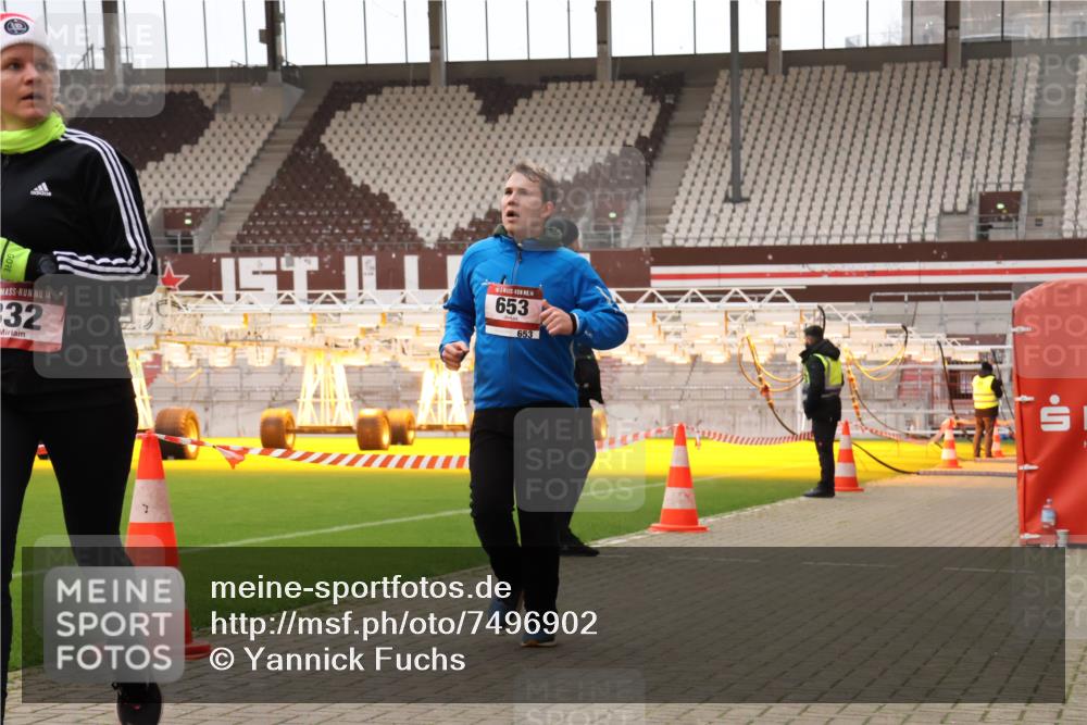 08.12.2024 - St. Pauli X-Mass-Run No. 14 Yannick Fuchs http://msf.ph/oto/7496902 08.12.2024 10:58:45 Ziel 148, 250, 262, 332, 653, 941 meine-sportfotos.de