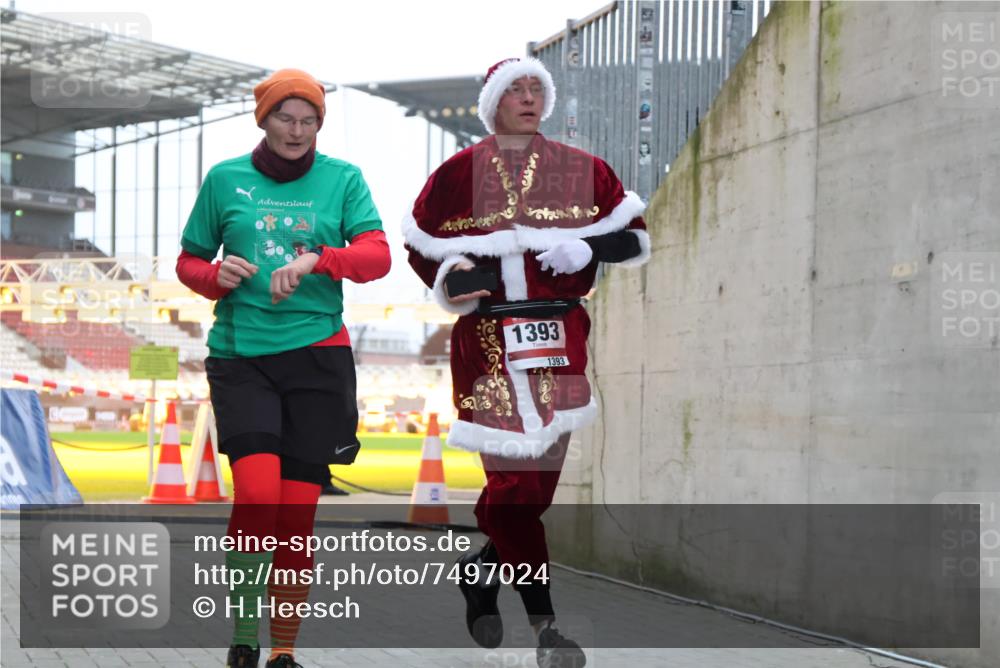 08.12.2024 - St. Pauli X-Mass-Run No. 14 H.Heesch http://msf.ph/oto/7497024 08.12.2024 10:00:47 Ziel 174, 259, 484, 608, 3013, 3015, 3170, 3172, 484, 1393, 1725, 2760 meine-sportfotos.de