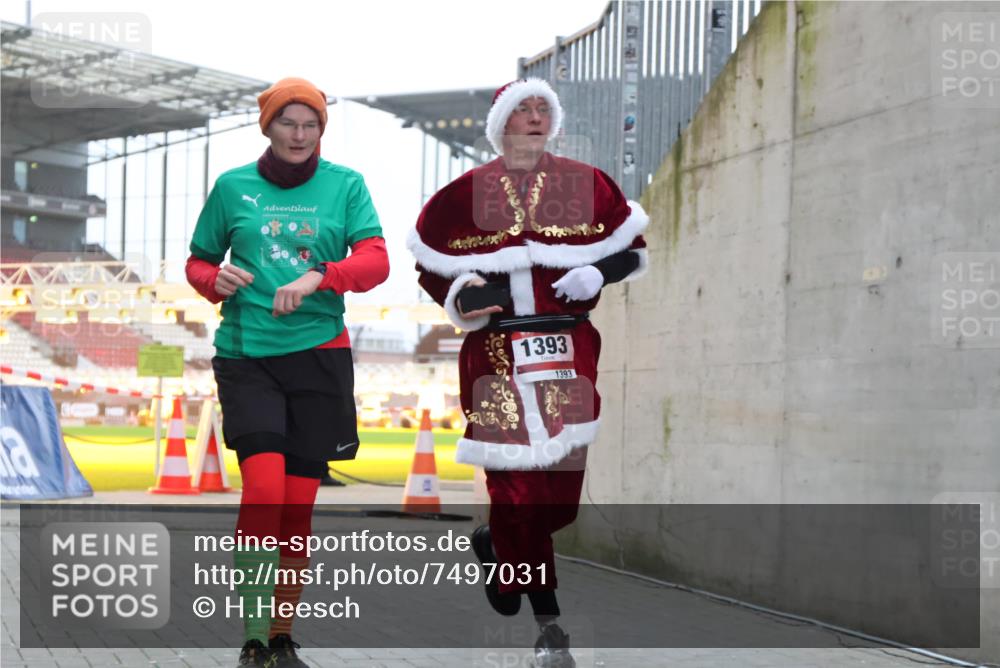 08.12.2024 - St. Pauli X-Mass-Run No. 14 H.Heesch http://msf.ph/oto/7497031 08.12.2024 10:00:47 Ziel 174, 259, 484, 608, 3013, 3015, 3170, 3172, 484, 1393, 1725, 2760 meine-sportfotos.de