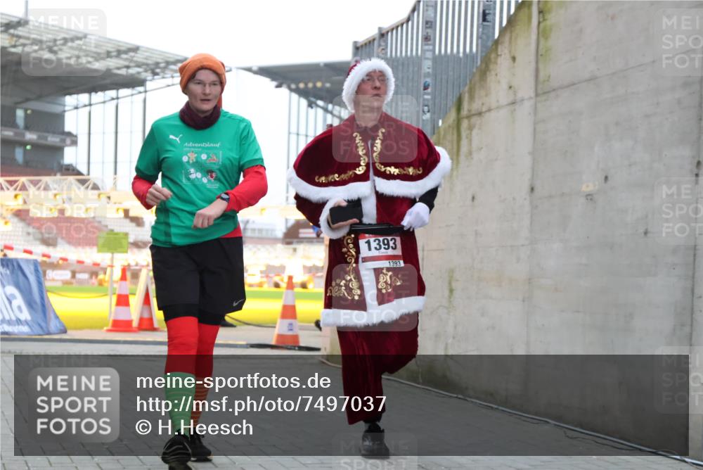 08.12.2024 - St. Pauli X-Mass-Run No. 14 H.Heesch http://msf.ph/oto/7497037 08.12.2024 10:00:47 Ziel 174, 259, 484, 608, 3013, 3015, 3170, 3172, 484, 1393, 1725, 2760 meine-sportfotos.de