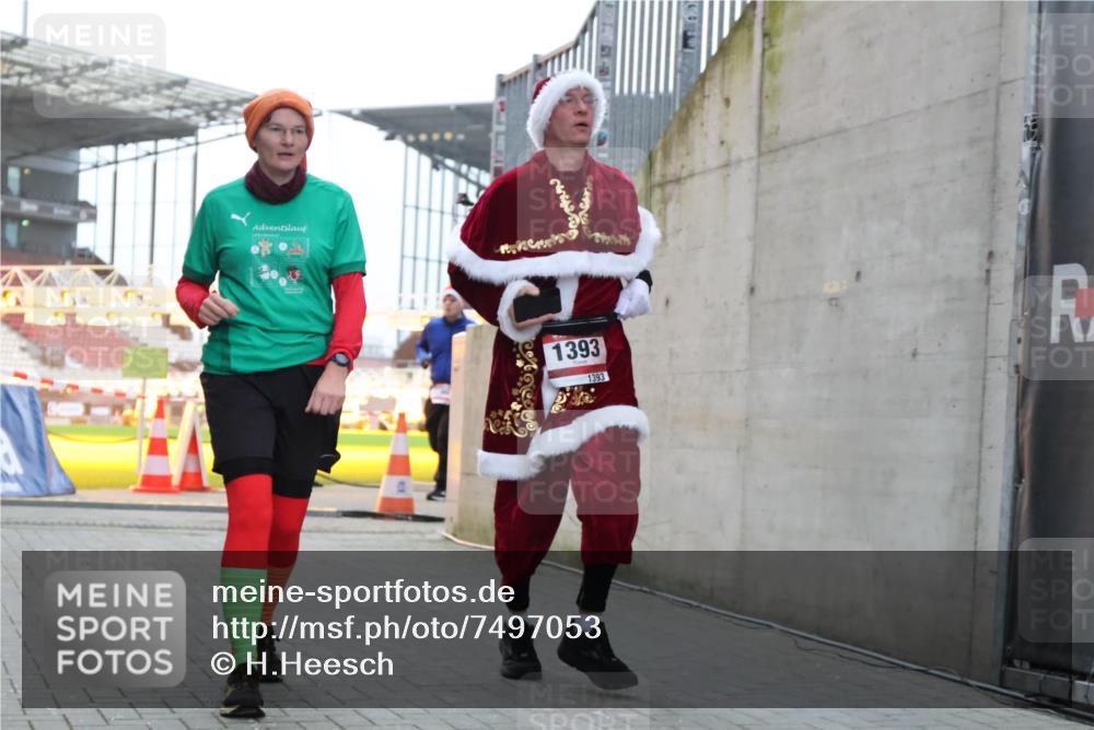 08.12.2024 - St. Pauli X-Mass-Run No. 14 H.Heesch http://msf.ph/oto/7497053 08.12.2024 10:00:47 Ziel 174, 259, 484, 608, 3013, 3015, 3170, 3172, 484, 1393, 1725, 2760 meine-sportfotos.de