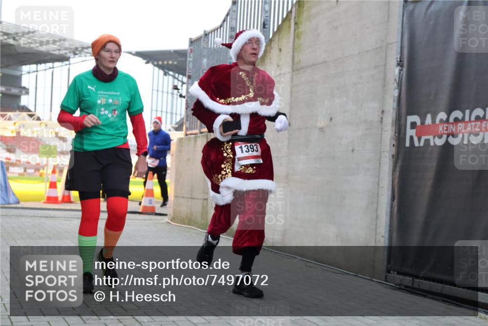 08.12.2024 - St. Pauli X-Mass-Run No. 14 H.Heesch http://msf.ph/oto/7497072 08.12.2024 10:00:48 Ziel 174, 259, 484, 608, 1393, 3013, 3015, 3170, 484, 1393, 1725, 2760 meine-sportfotos.de