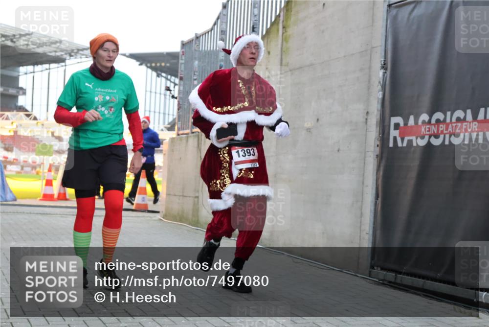 08.12.2024 - St. Pauli X-Mass-Run No. 14 H.Heesch http://msf.ph/oto/7497080 08.12.2024 10:00:48 Ziel 174, 259, 484, 608, 1393, 3013, 3015, 3170, 484, 1393, 1725, 2760 meine-sportfotos.de
