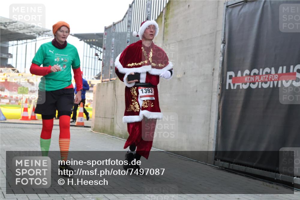 08.12.2024 - St. Pauli X-Mass-Run No. 14 H.Heesch http://msf.ph/oto/7497087 08.12.2024 10:00:48 Ziel 174, 259, 484, 608, 1393, 3013, 3015, 3170, 484, 1393, 1725, 2760 meine-sportfotos.de