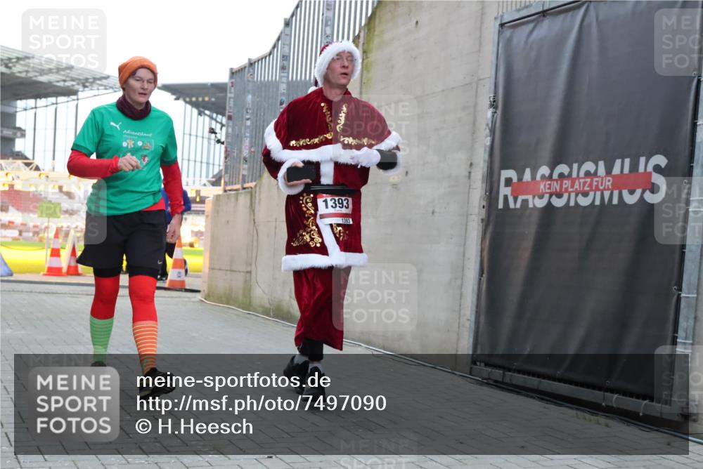 08.12.2024 - St. Pauli X-Mass-Run No. 14 H.Heesch http://msf.ph/oto/7497090 08.12.2024 10:00:48 Ziel 174, 259, 484, 608, 1393, 3013, 3015, 3170, 484, 1393, 1725, 2760 meine-sportfotos.de