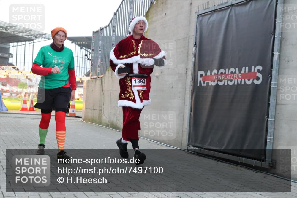 08.12.2024 - St. Pauli X-Mass-Run No. 14 H.Heesch http://msf.ph/oto/7497100 08.12.2024 10:00:48 Ziel 174, 259, 484, 608, 1393, 3013, 3015, 3170, 484, 1393, 1725, 2760 meine-sportfotos.de