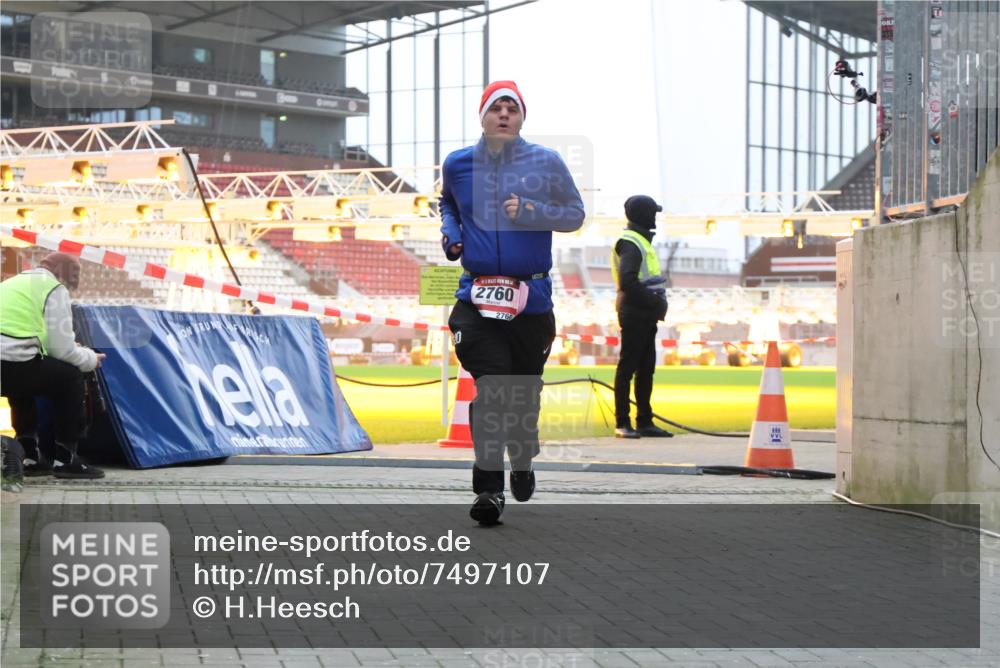08.12.2024 - St. Pauli X-Mass-Run No. 14 H.Heesch http://msf.ph/oto/7497107 08.12.2024 10:00:50 Ziel 174, 259, 484, 608, 1393, 3013, 3015, 3170, 1393, 1725, 2760 meine-sportfotos.de