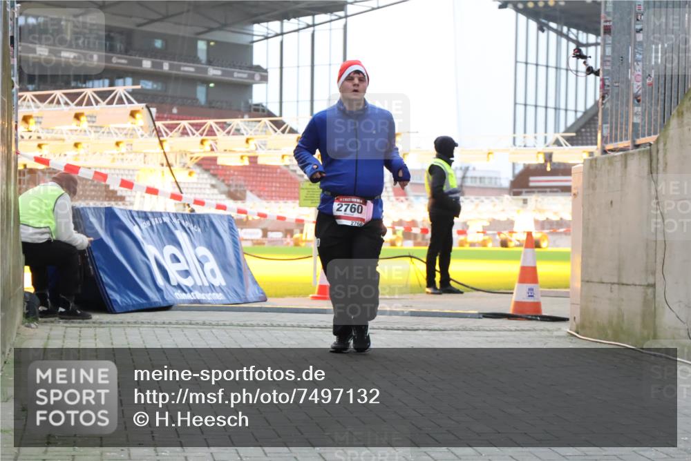 08.12.2024 - St. Pauli X-Mass-Run No. 14 H.Heesch http://msf.ph/oto/7497132 08.12.2024 10:00:50 Ziel 174, 259, 484, 608, 1393, 3013, 3015, 3170, 1393, 1725, 2760 meine-sportfotos.de