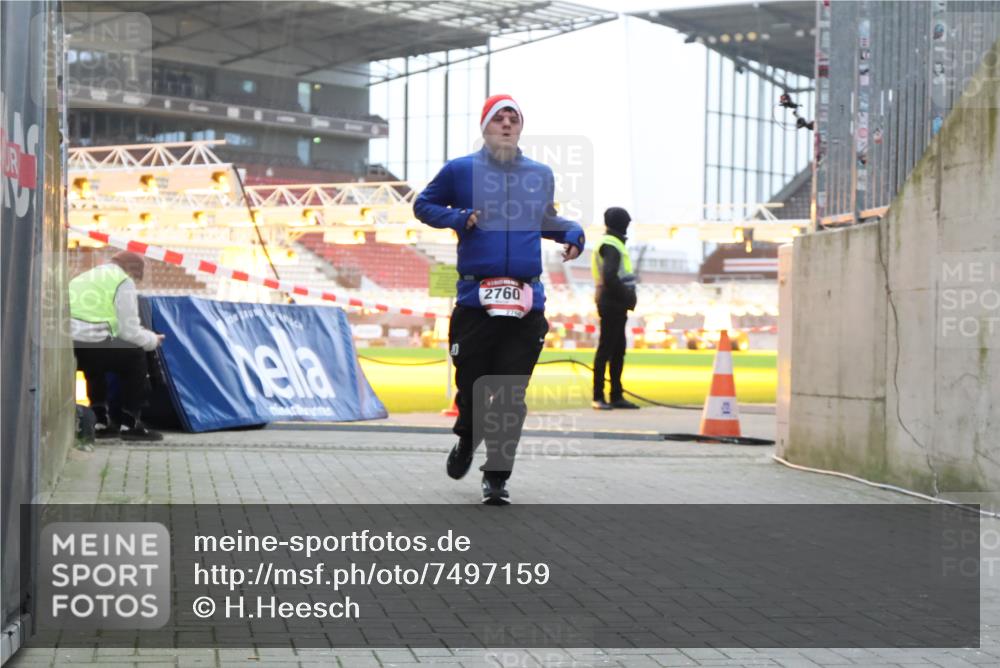 08.12.2024 - St. Pauli X-Mass-Run No. 14 H.Heesch http://msf.ph/oto/7497159 08.12.2024 10:00:50 Ziel 174, 259, 484, 608, 1393, 3013, 3015, 3170, 1393, 1725, 2760 meine-sportfotos.de